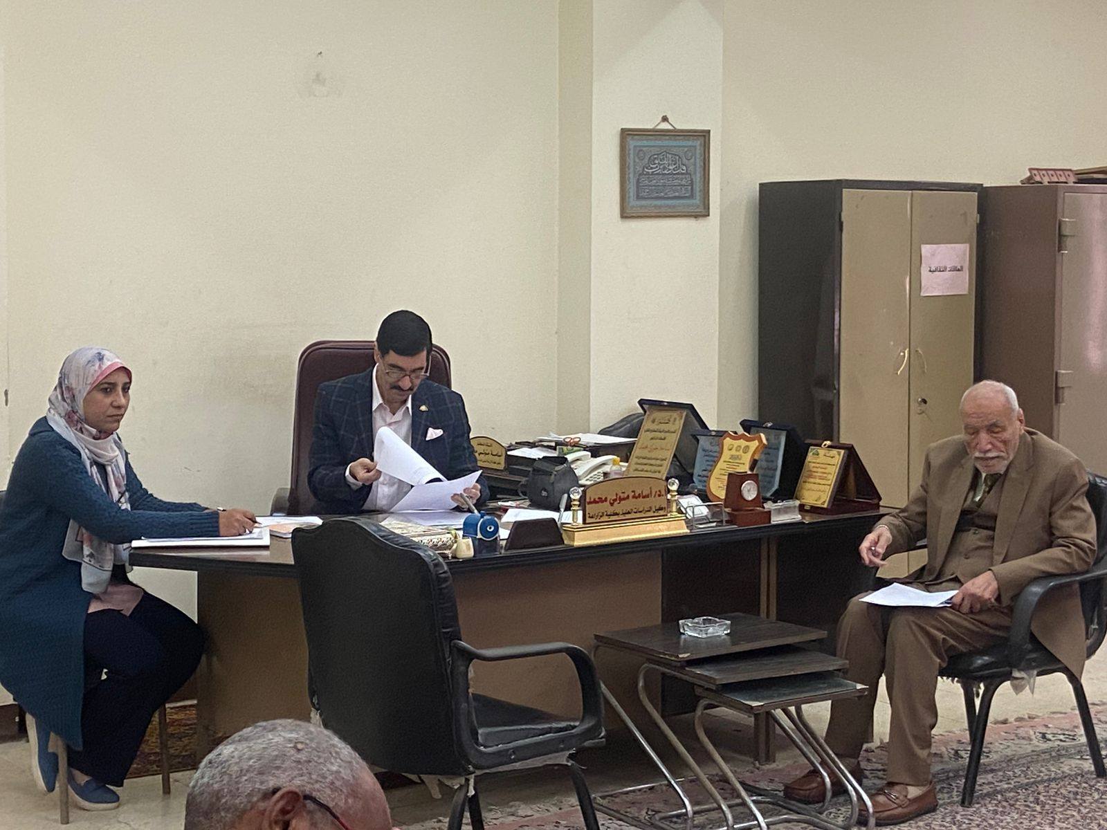 عقد إجتماع لجنة الدراسات العليا والبحوث