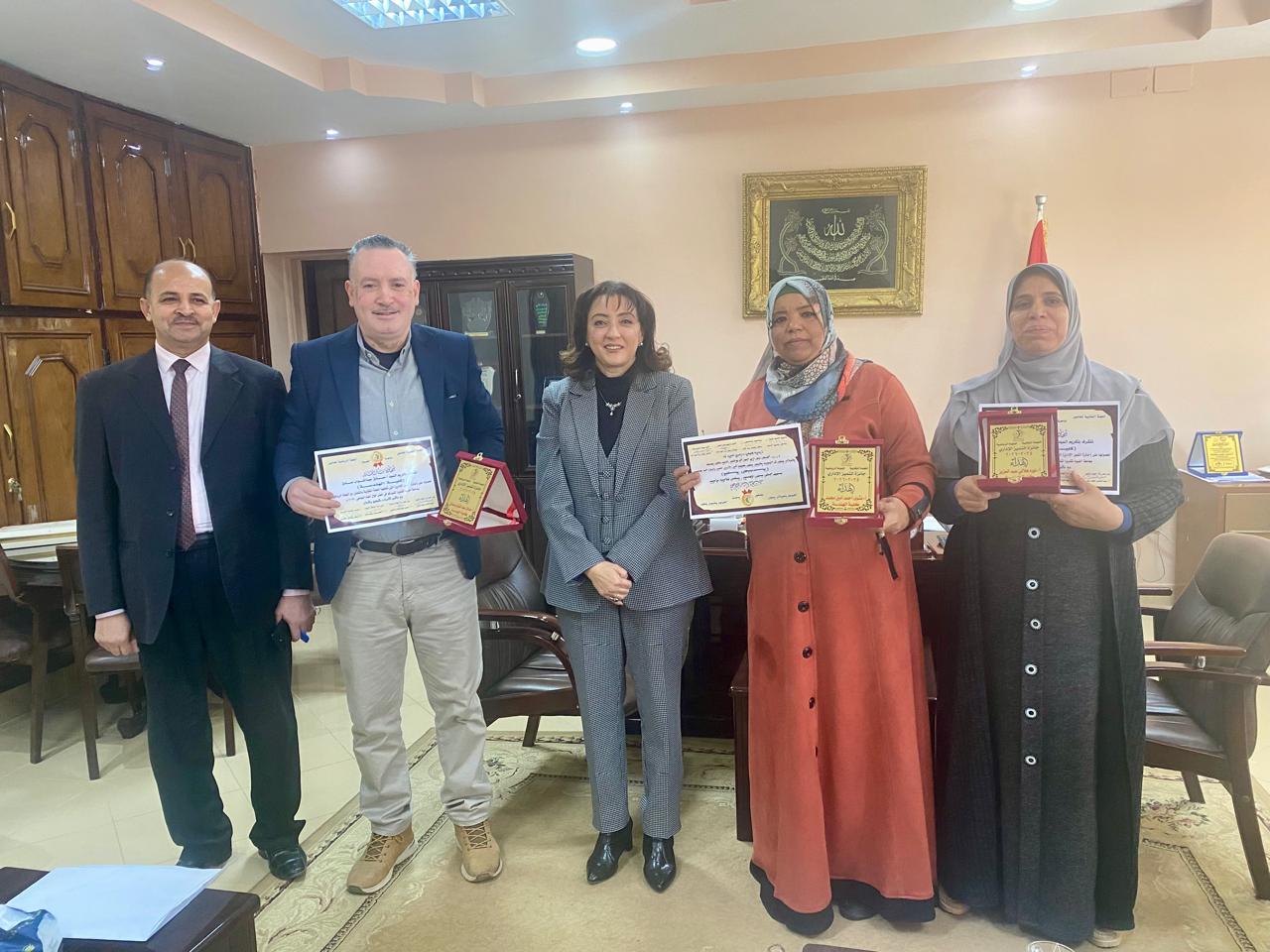  تهنئة عميد الكلية و أسرة كلية الهندسة للسادة الاداريين المكرمين في احتفالية التميز الاداري 2025