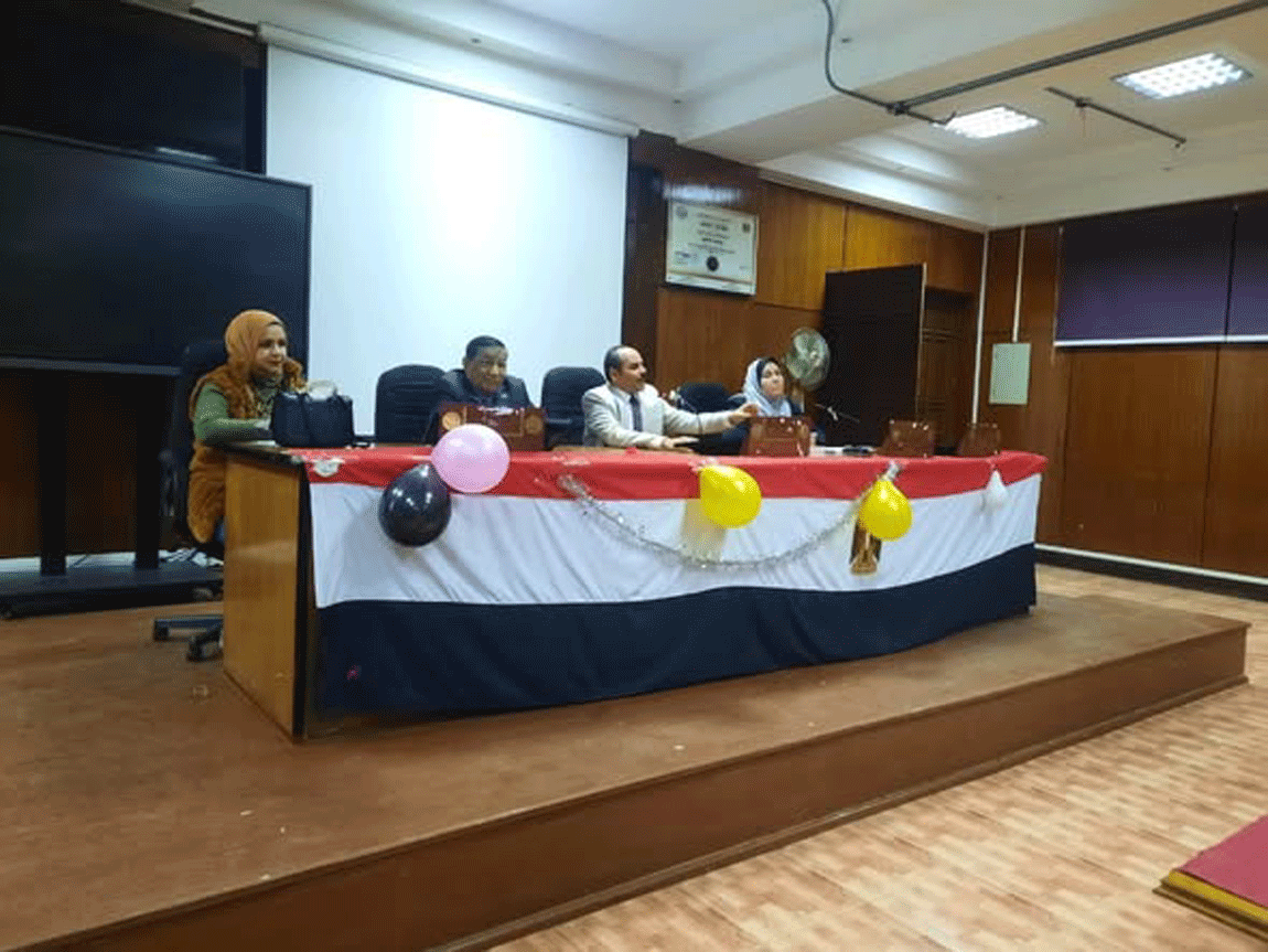 اجتماع الاستاذ الدكتور عميد الكلية بالسادة أعضاء هيئة التدريس والهيئة المعاونة والإداريين بشأن الاستعداد لامتحانات الفصل الدراسي الأول للعام الجامعي ٢٠٢٥.. ٢٠٢٦ 