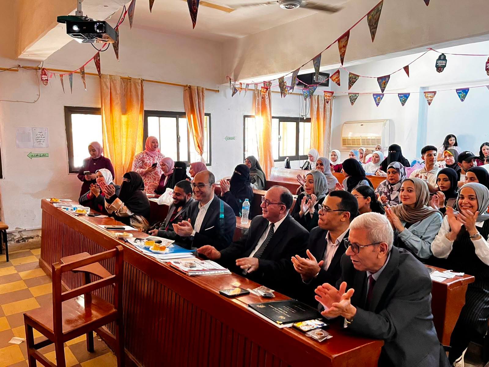مناقشة مشروعات التخرج بقسم علوم وتكنولوجيا الأغذية