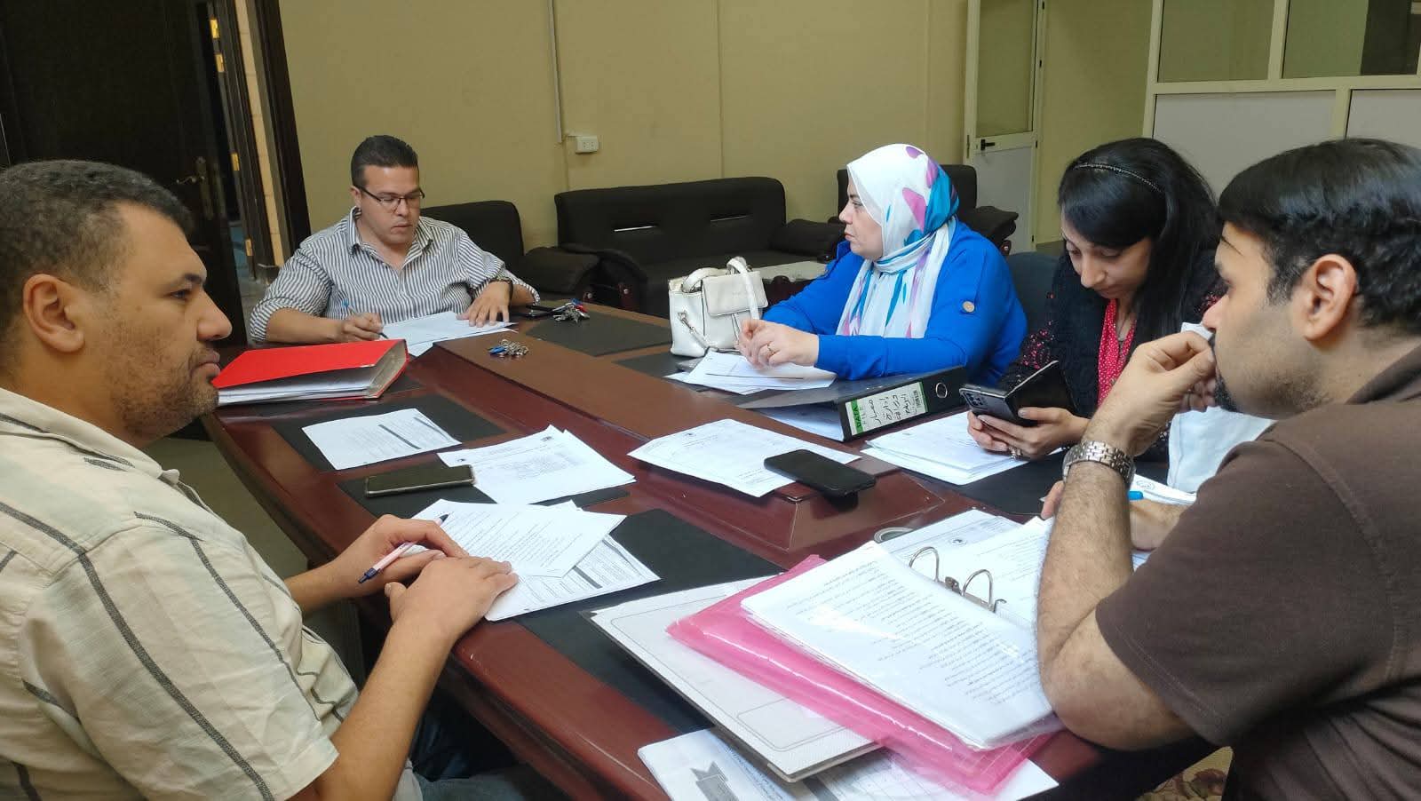 اجتماع مدير وحدة ضمان الجودة ، ورؤساء وأعضاء المعايير