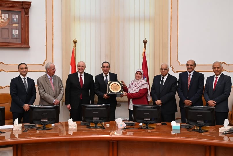 تكريم معالي الاستاذ الدكتور ياسر مجدي حتاته رئيس الجامعة 