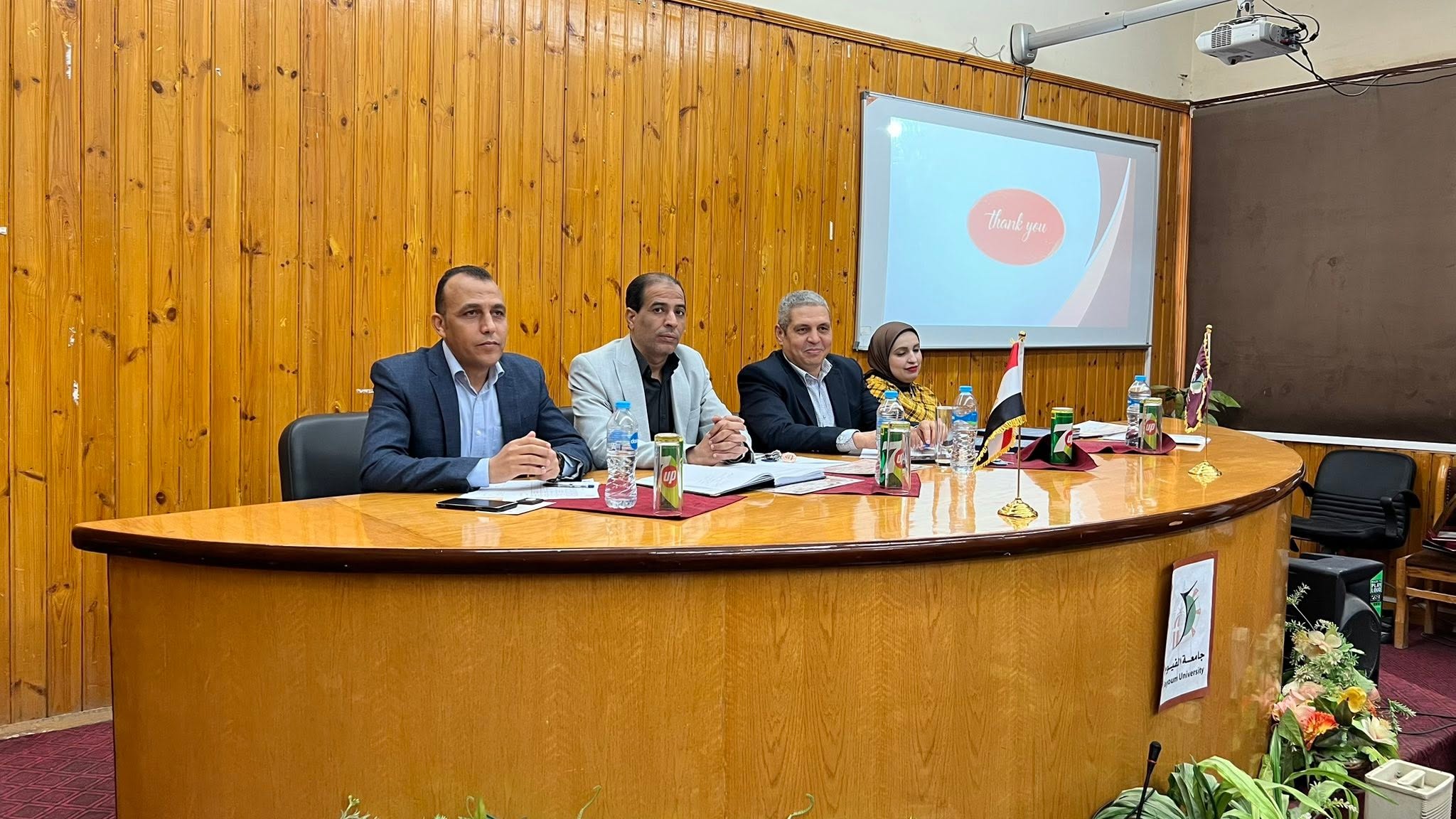 مناقشة مشروعات التخرج لطلاب برنامج إدارة الأعمال في الضيافة بقسم الدراسات الفندقية – كلية السياحة والفنادق جامعة الفيوم