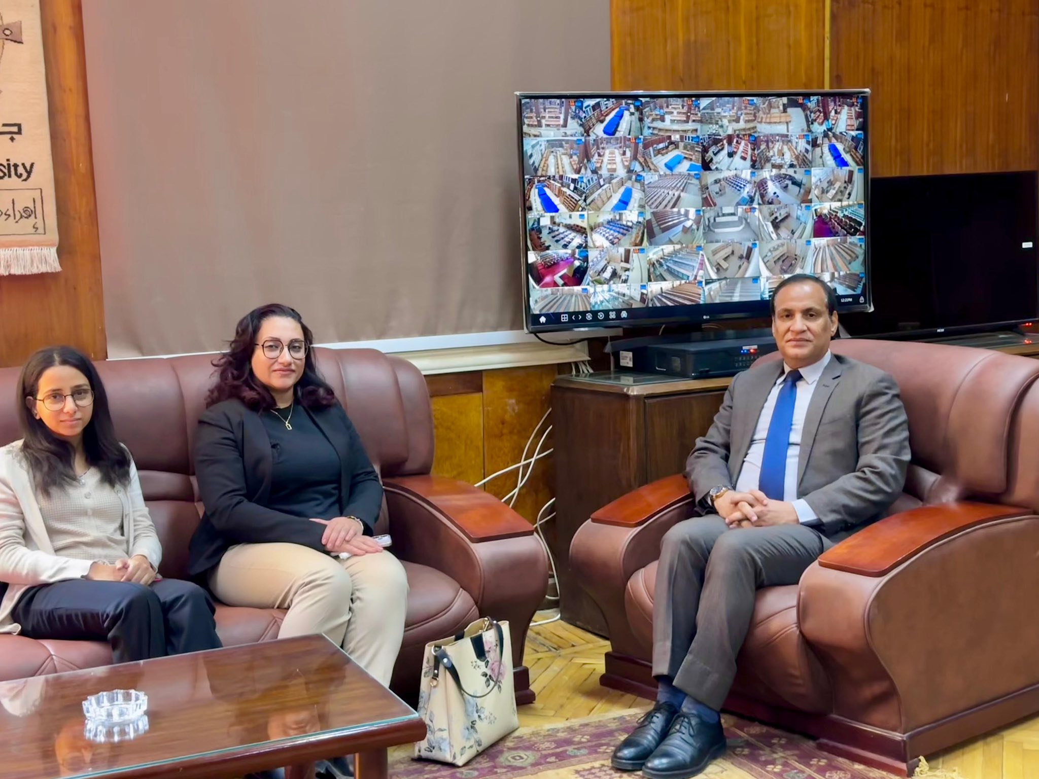 عميد الكلية يستقبل وفدًا من الهيئة الإنجيلية للخدمات الاجتماعية 