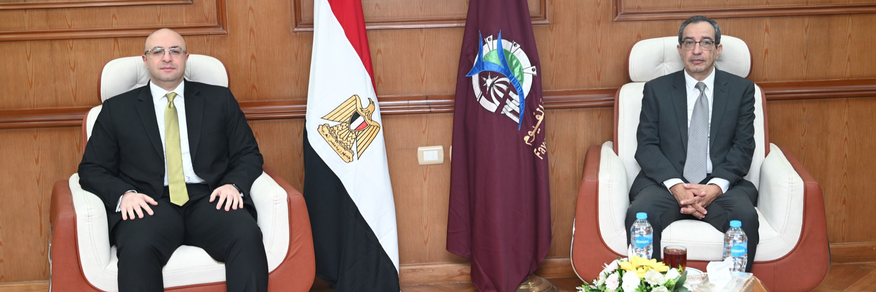 الأستاذ الدكتور ياسر مجدي حتاته رئيس الجامعة يستقبل الدكتور محمد هانئ غنيم محافظ الفيوم استعدادا لبدء احتفالية عيد العلم الثامن عشر 