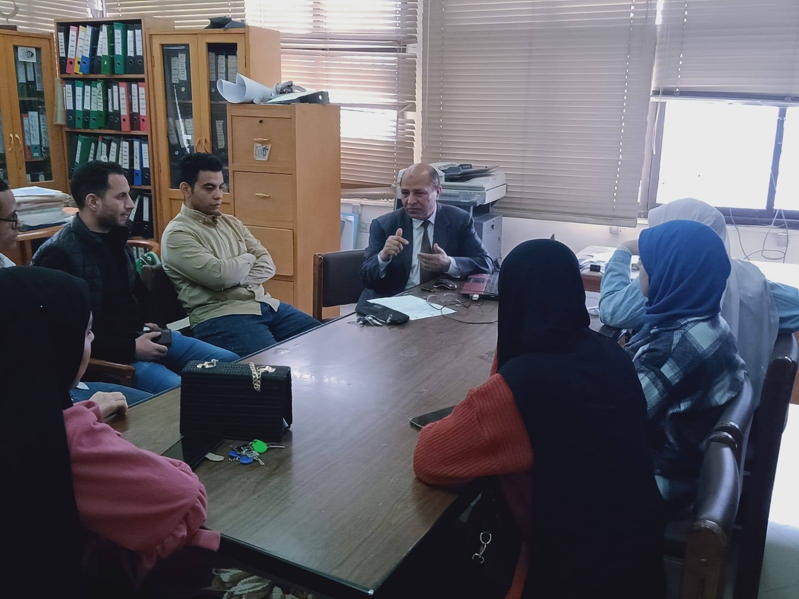 عقد إجتماع بمقر وحدة ضمان الجودة بالكلية