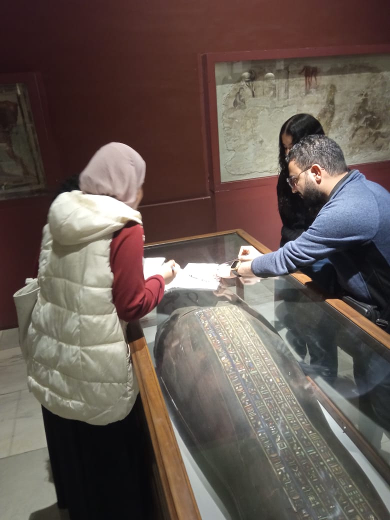 في إطار التدريب الميداني لطلابه .. قسم الإرشاد السياحي يُنظم زيارة علمية للمتحف المصري بالتحرير