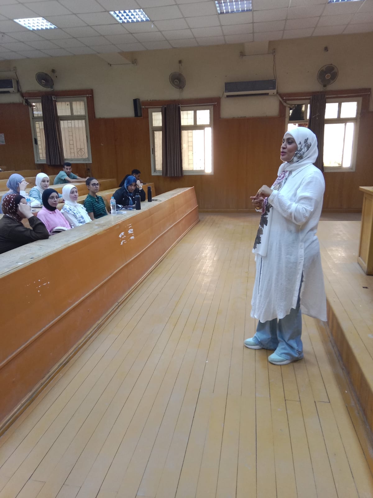 ندوة تعريفية عن وحدة ادارة الأزمات والكوارث بكلية الآثار بالفيوم ٢٠٢٦م