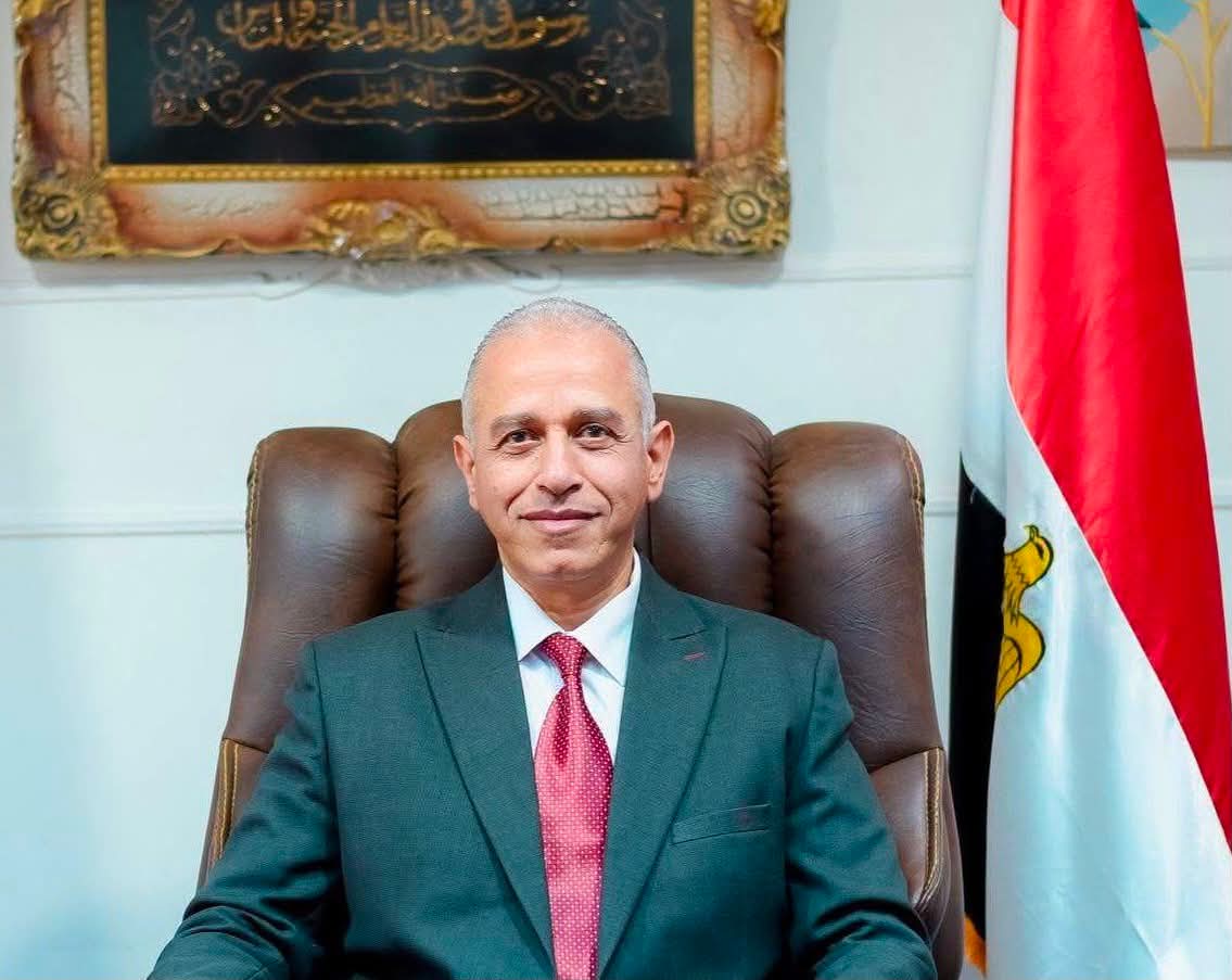 تهنئة عميدة كلية الهندسة للأستاذ الدكتور/ شريف محمد صبري العطار 