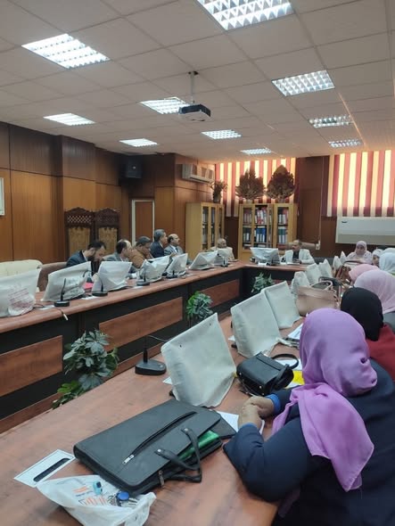 اجتماع الاستاذ الدكتور عميد الكلية بالسادة أعضاء هيئة التدريس