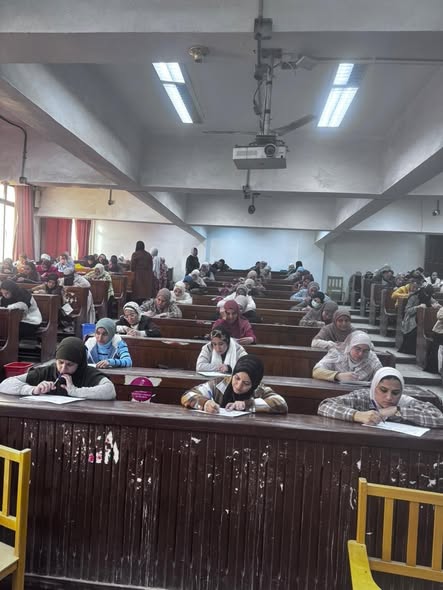 انطلاق امتحانات الفصل الدراسي الأول لطلاب الدبلوم العام