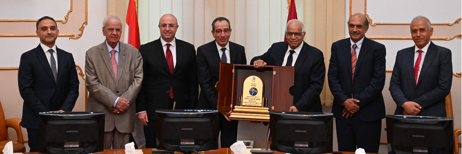 مجلس جامعة الفيوم يكرم أ.د ياسر مجدي حتاته تقديرًا لمسيرة حافلة بالعطاء والإنجازات شهدتها جامعة الفيوم تحت قيادته خلال الفترة الماضية