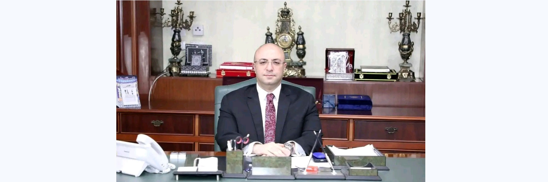 الأستاذ الدكتور/ ياسر مجدي حتاته رئيس جامعة الفيوم يهنئ الدكتور/ محمد هانئ غنيم بمناسبة توليه منصب محافظ الفيوم‎