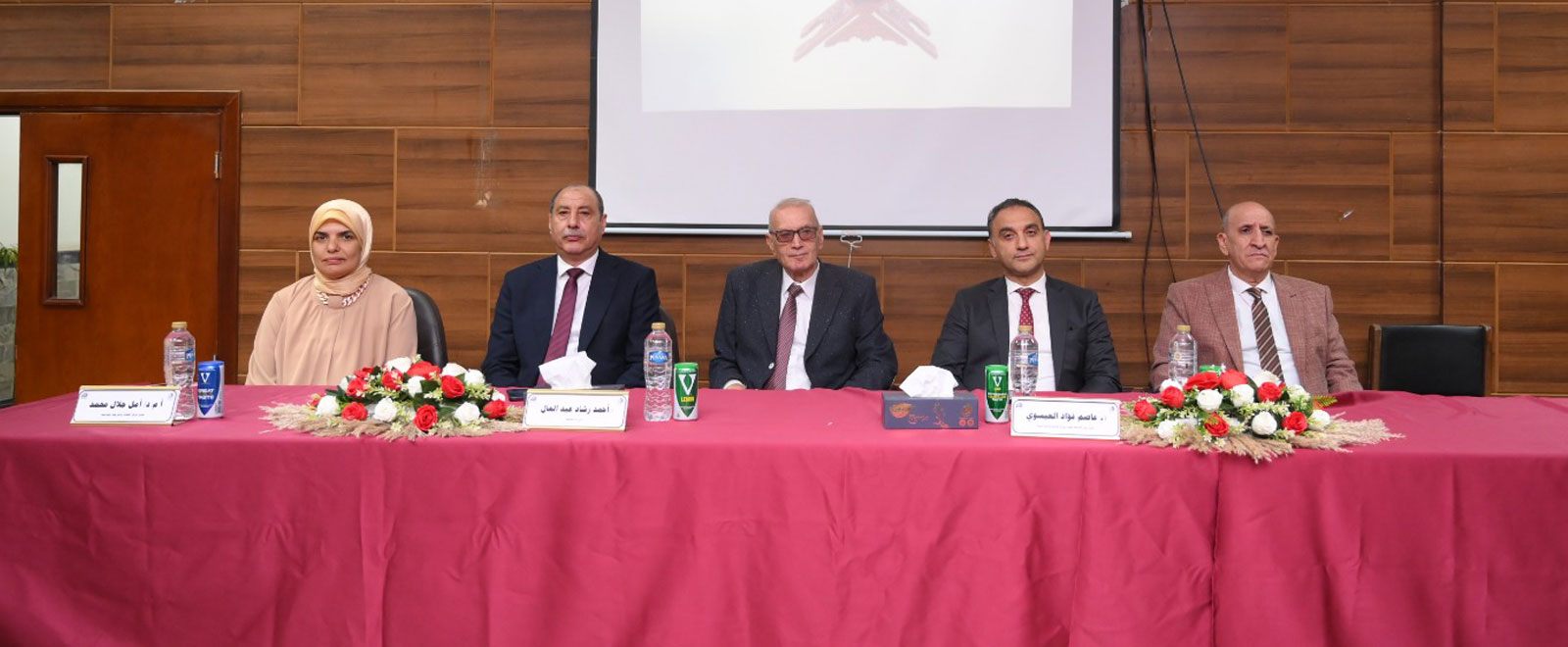 تكريم مركز اللغات والترجمة للأستاذ الدكتور عاصم فؤاد العيسوي نائب رئيس الجامعة لشؤون خدمة المجتمع وتنمية البيئة 