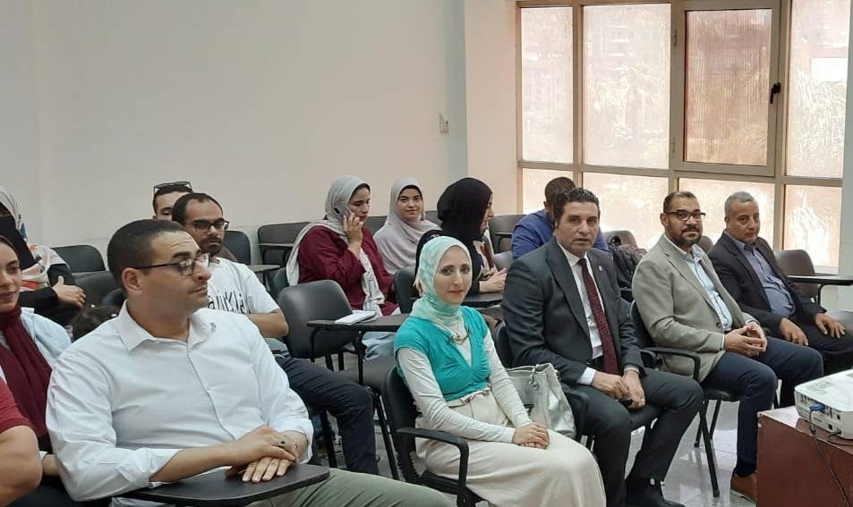 ورشة عمل  بعنوان "توظيف قواعد البيانات العالمية في تعزيز الإبتكار البحثي لقضايا إقليم حوض النيل