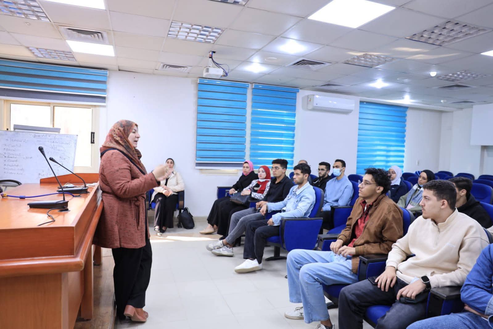 زياره طلاب كلية الصيدلة لمعهد الاورام 