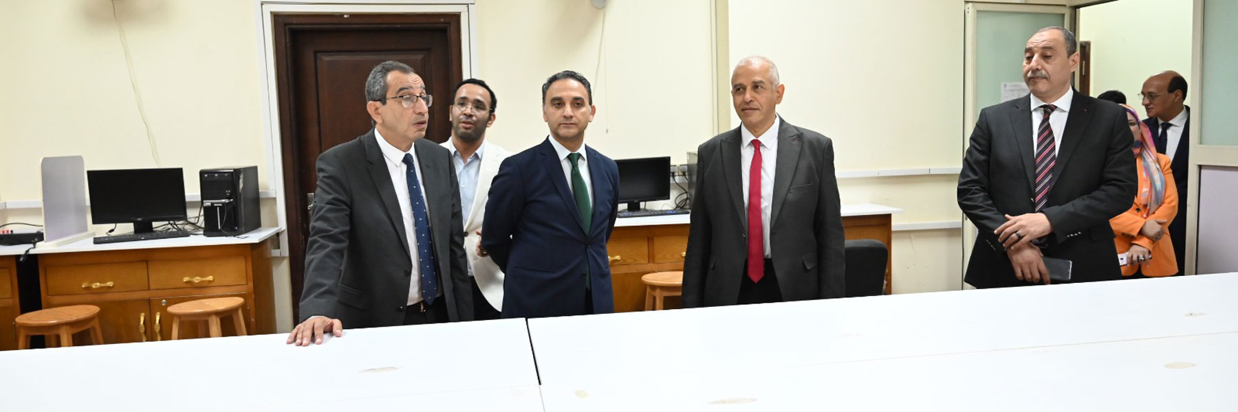   رئيس الجامعة يتفقد عدداً من الكليات