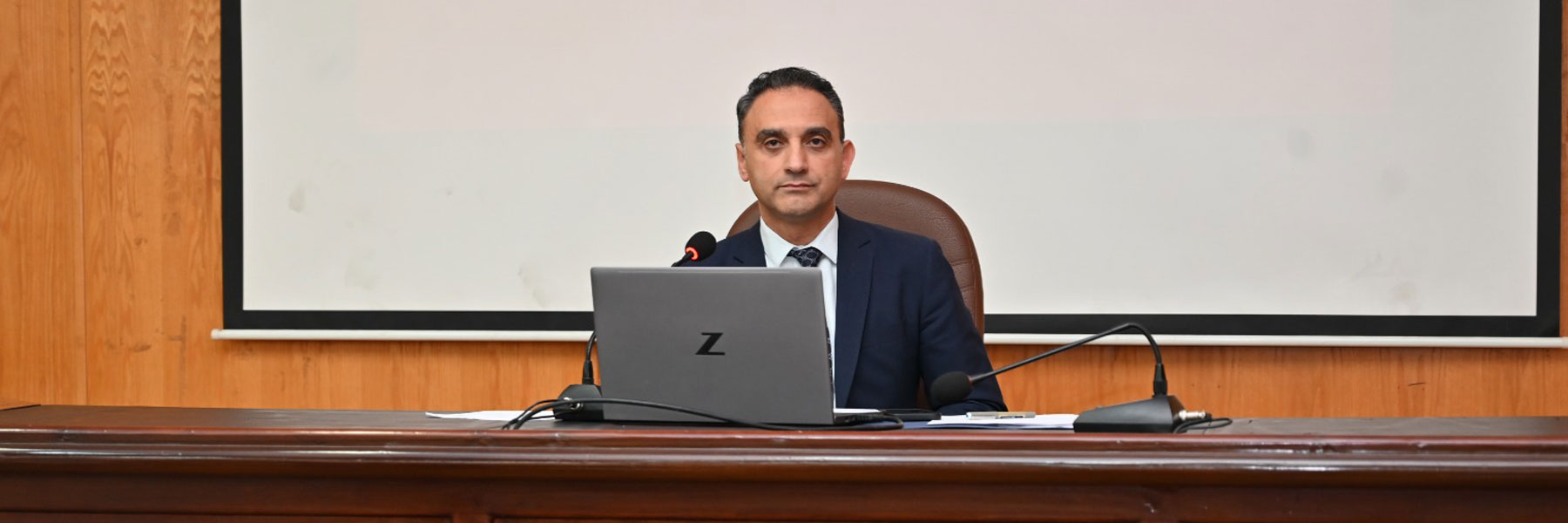 انعقادُ مجلسِ شُؤونِ خدمةِ المُجتمعِ وتنميةِ البيئة رقم (٢١٤)