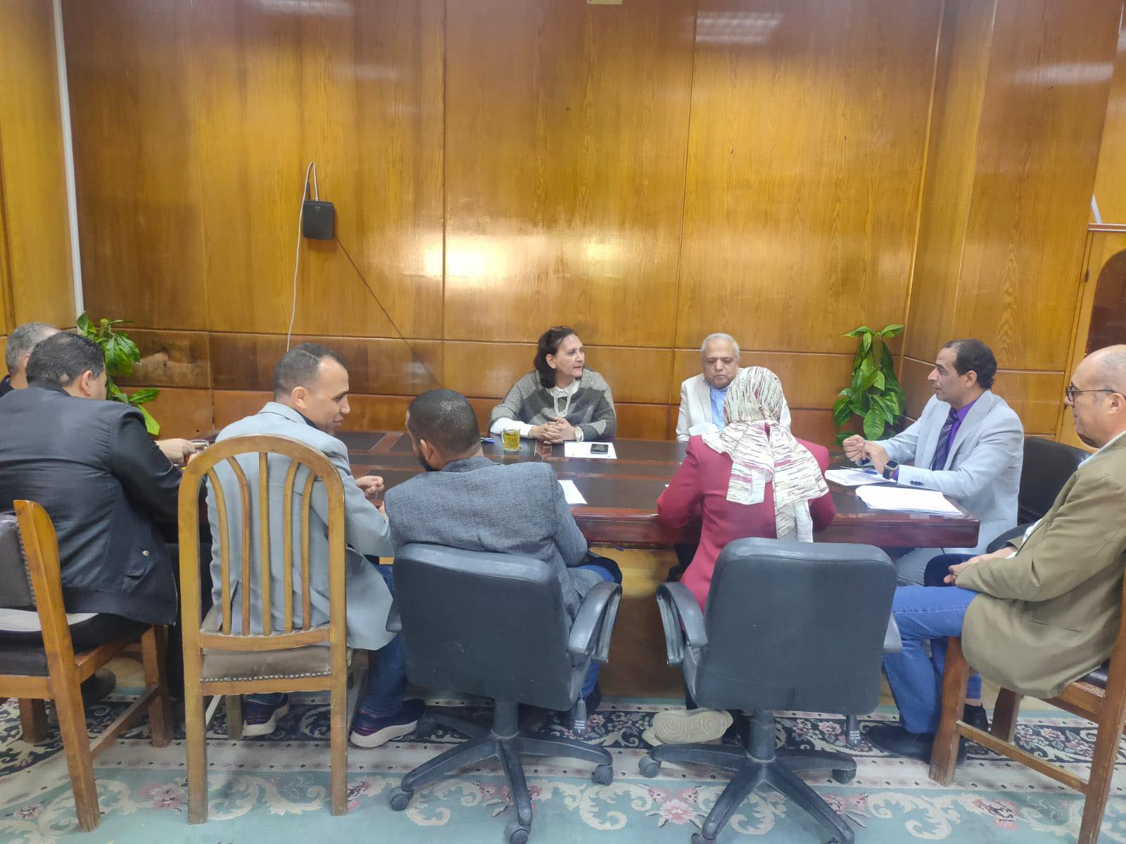 انعقاد لجنة البرامج لمناقشة العملية التعليمية وجداول الامتحانات