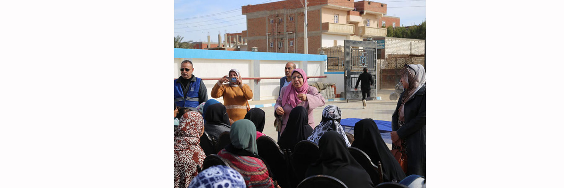   القافلة الشاملة تقدم خدمات الكشف والعلاج لـ 904 من أهالي قرية بريشة بمركز يوسف الصديق