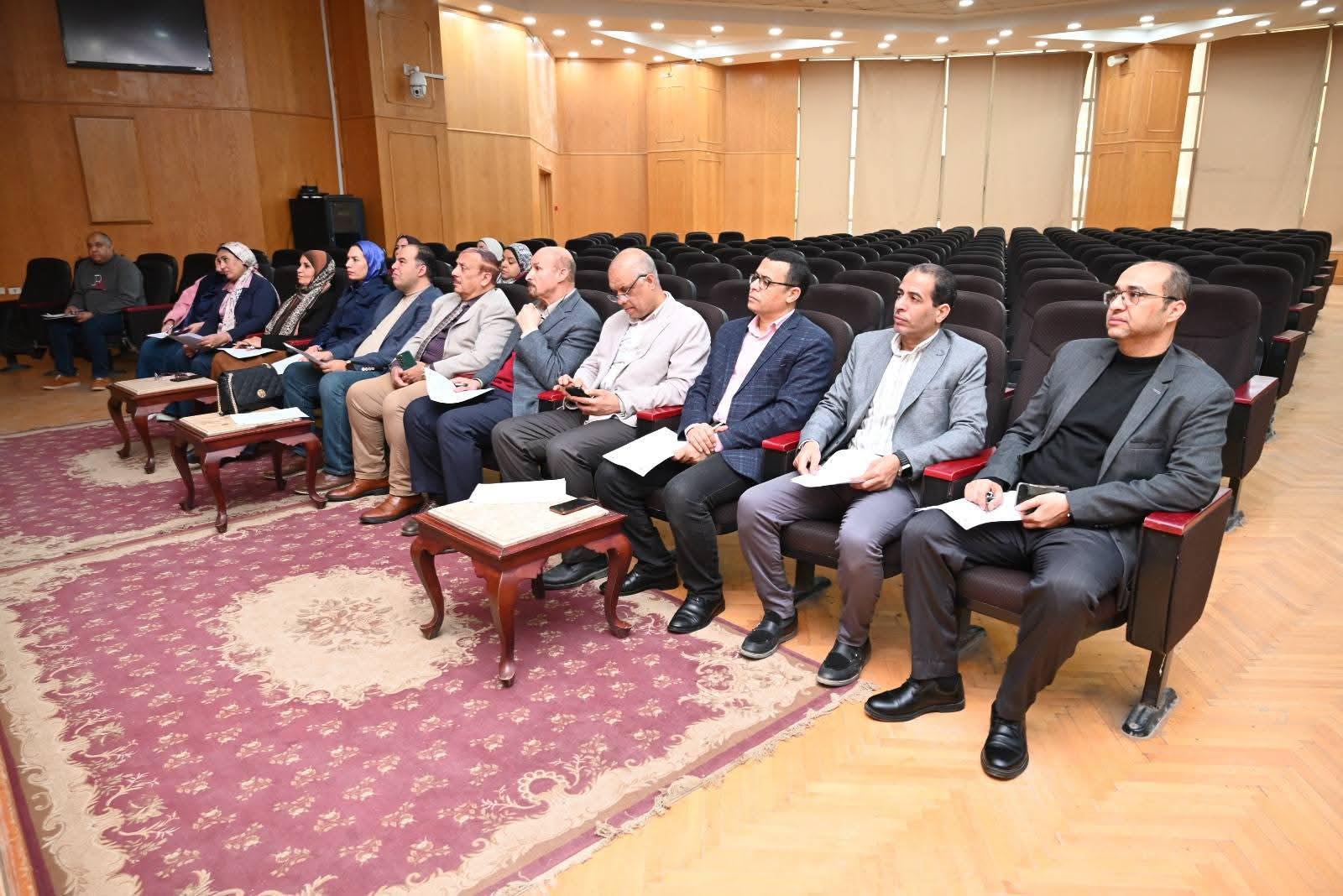 مشاركة عميد كلية السياحة والفنادق في مجلس شؤون التعليم والطلاب بجامعة الفيوم