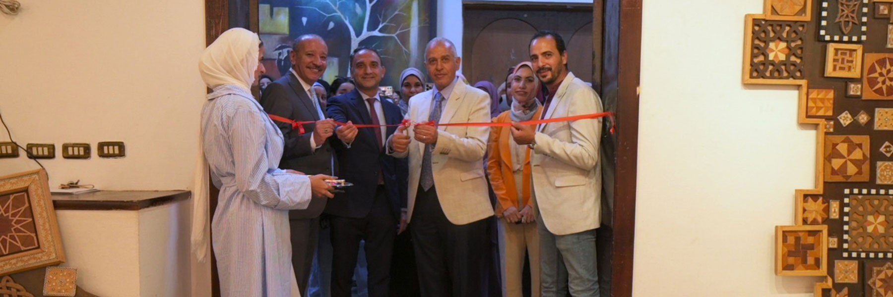 "إيقاعات القشرة الخشبية "معرض فني بكلية التربية النوعية