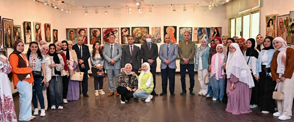 معرض "بصمات خضراء.. بصمات لونية" بكلية التربية النوعية