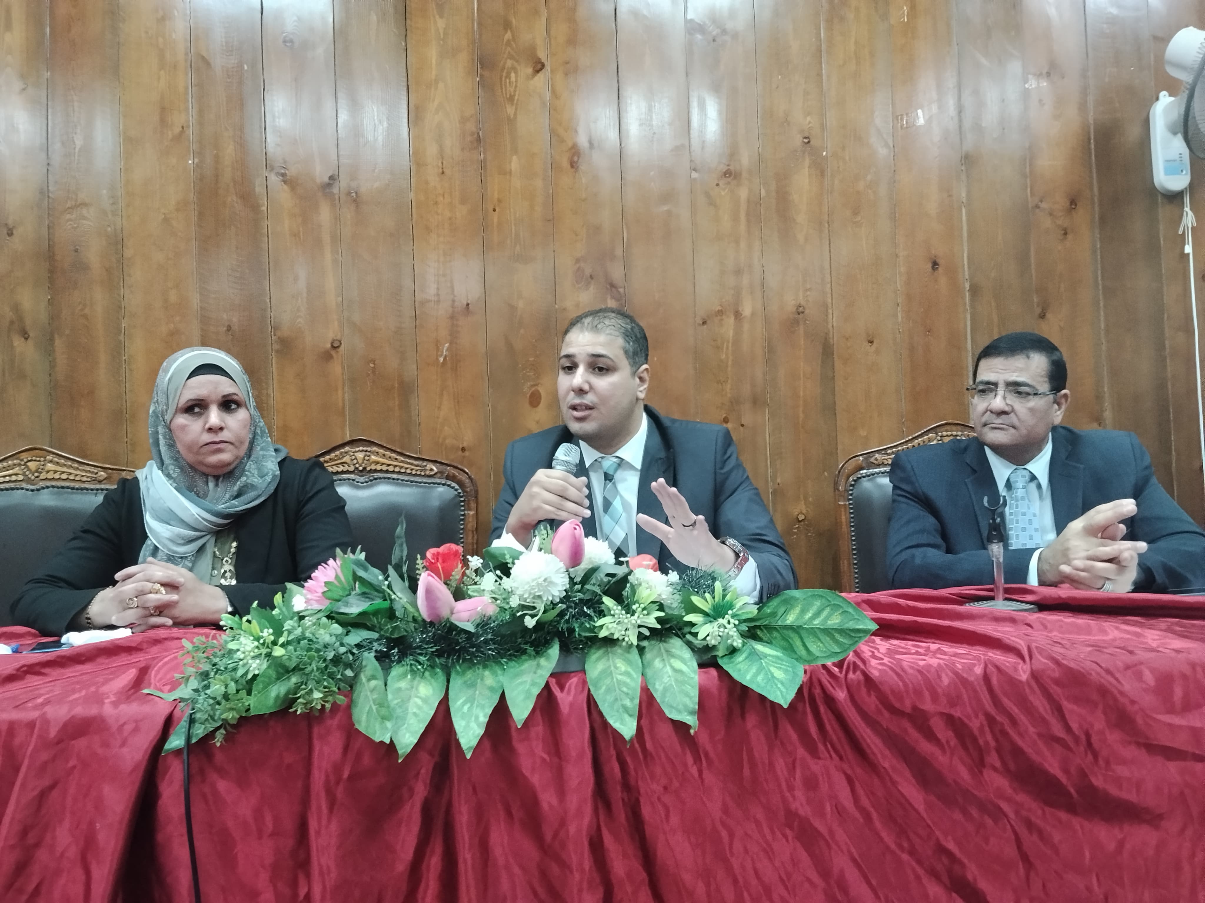 وحدة مناهضة العنف ضد المرأة بكلية دار العلوم تنظم ندوة بعنوان: «الابتزاز الإلكتروني وتأثيره النفسي على المرأة والمجتمع».