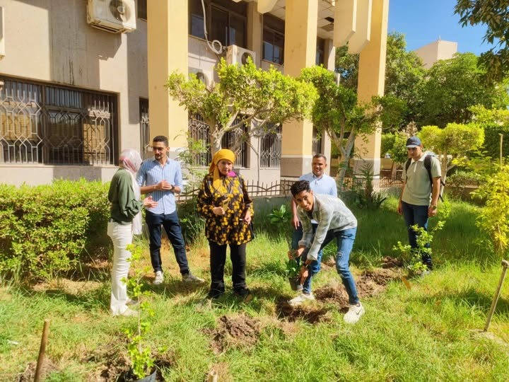 تنظيم حملة تشجير بكلية السياحة والفنادق – جامعة الفيوم