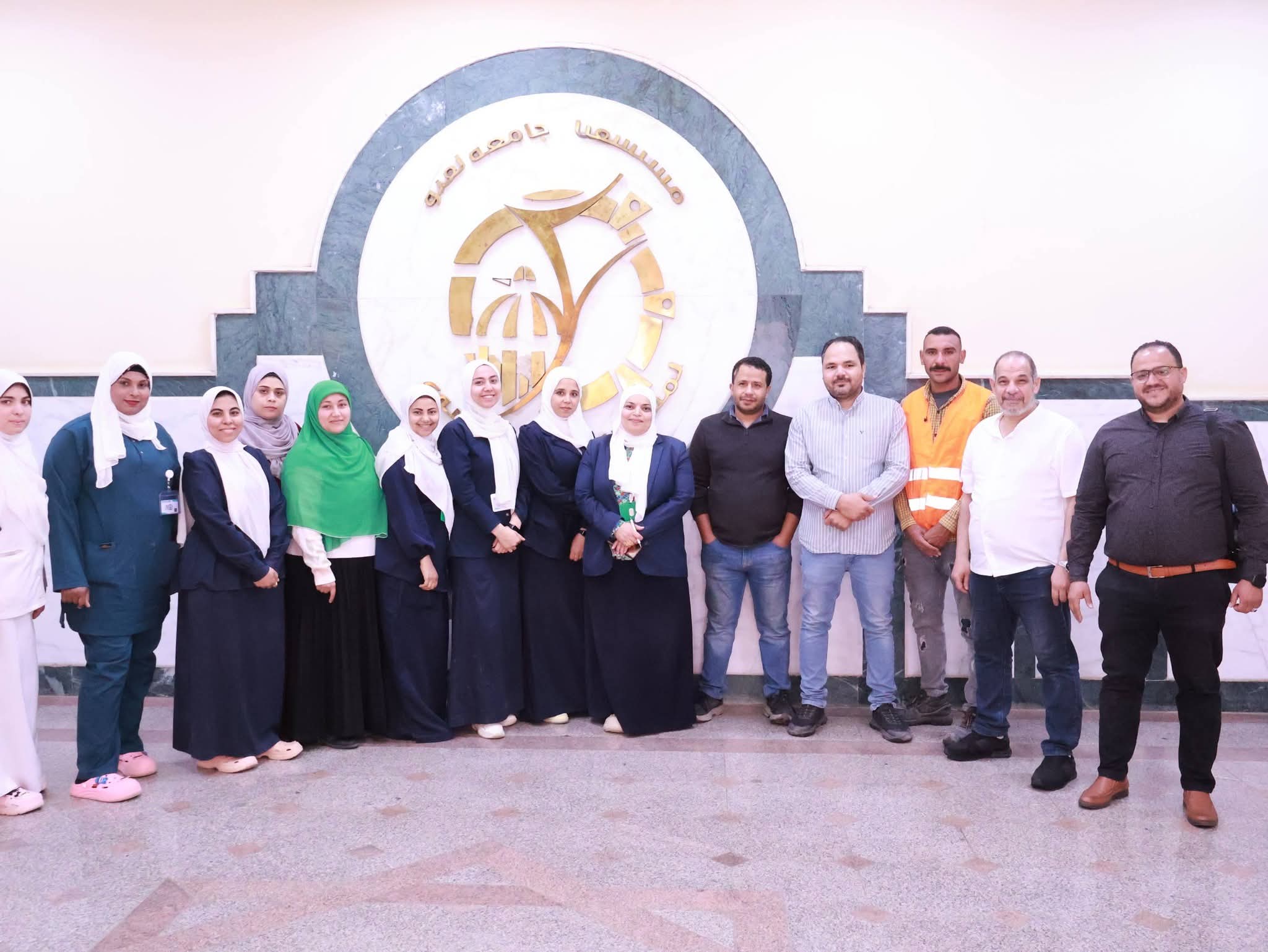 ندوة توعوية مكثفة ومحاكاة فعلية لعمليات إطفاء الحرائق والإخلاءالطبي وكيفية التعامل الفورى مع الحرائق داخل الاقسام الطبية 