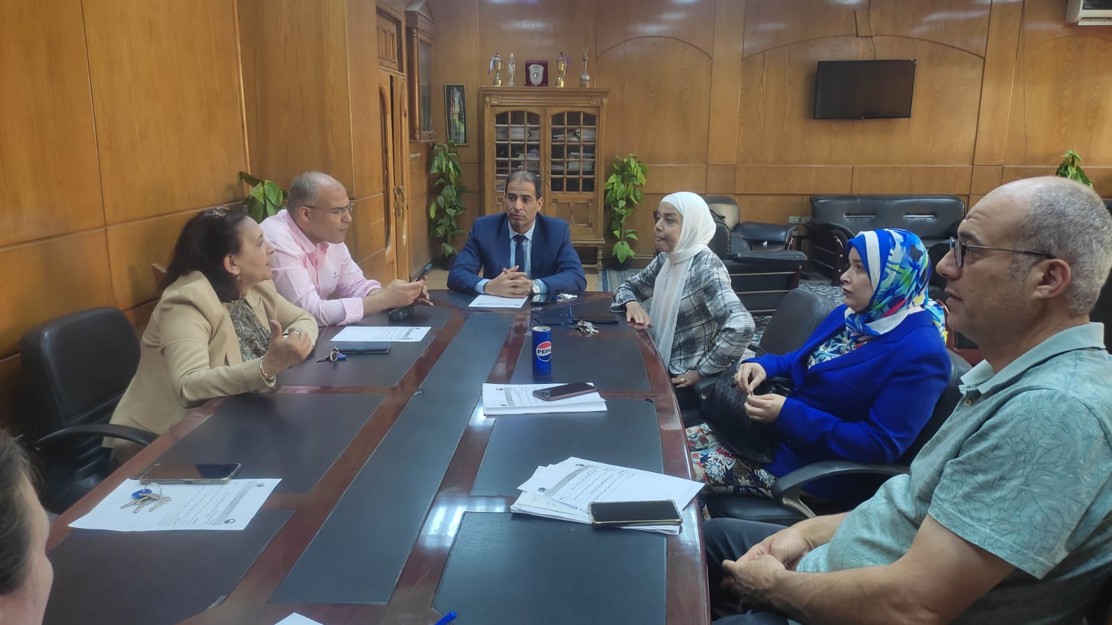 انعقاد لجنة البرامج بكلية السياحة والفنادق لمناقشة التراكمي والخطة التسويقية للبرامج الجديدة