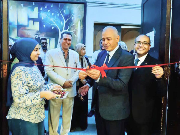 افتتاح معرض "إليكترو سيراميك" بكلية التربية النوعية