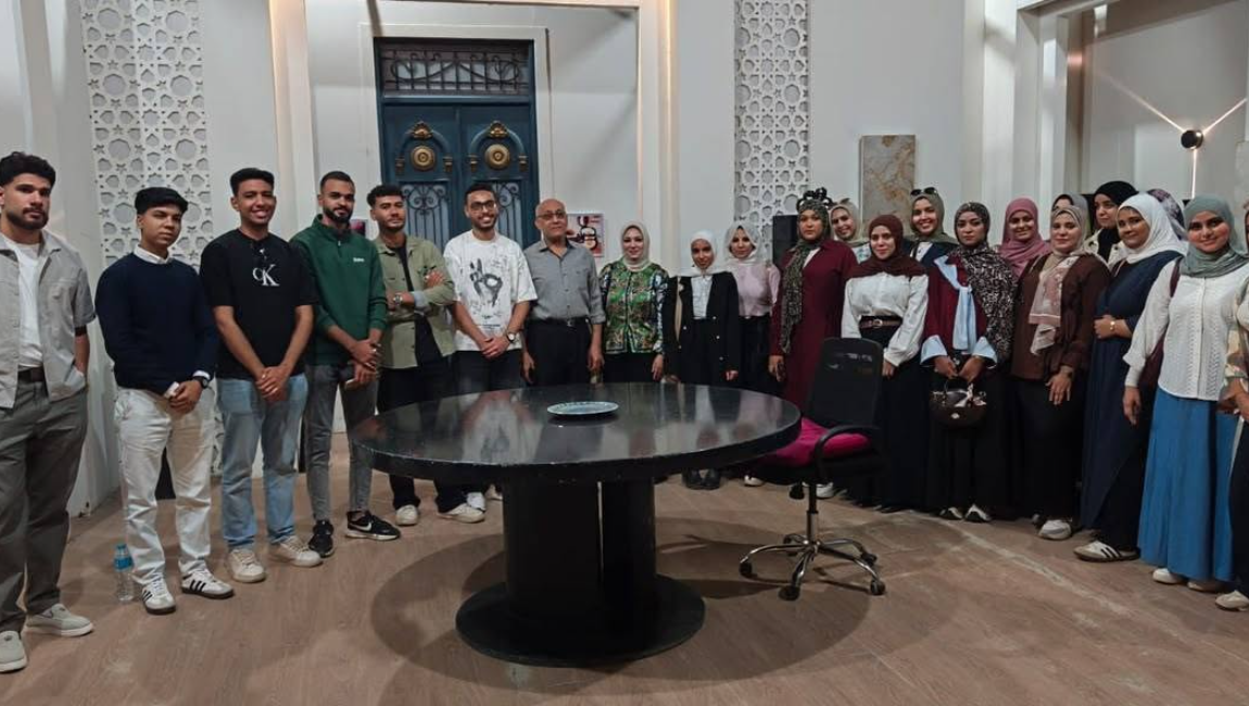 طلاب كلية الألسن يشاركون في زيارة ميدانية إلى أكاديمية ماسبيرو بالهيئة الوطنية للإعلام