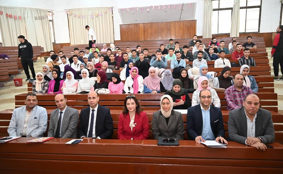 ندوة ذاتية بكلية الهندسة بعنوان "هندسني شكراً"