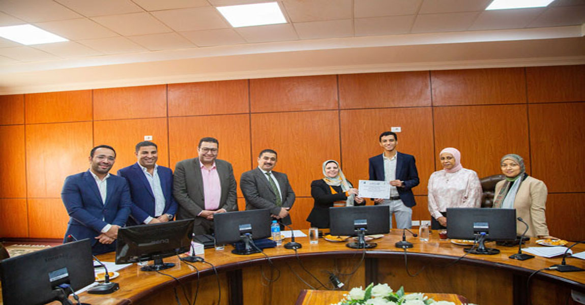 حاسبات تكرم الطالب مصطفى حمدى 