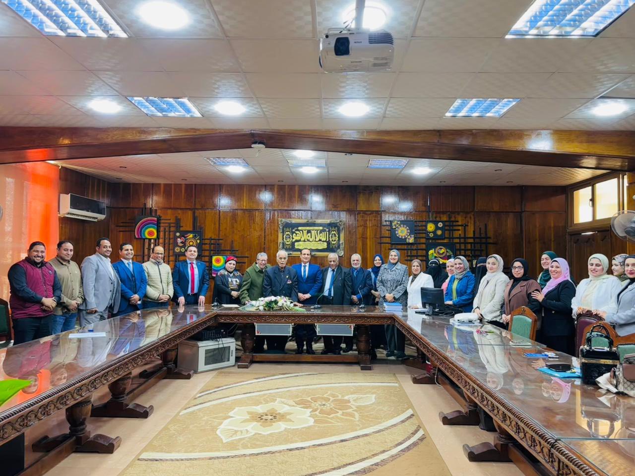 لقاء عميد الكلية بقسم طرق الخدمة الاجتماعية .