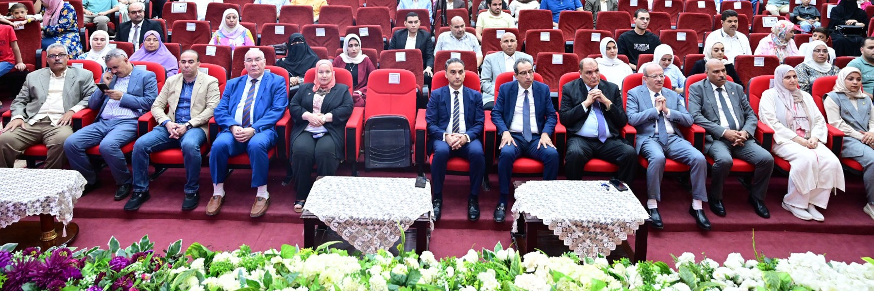   احتفالية جامعة الفيوم بتكريم المتفوقين من أبناء أعضاء هيئة التدريس والإداريين