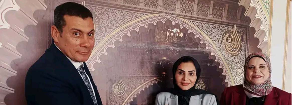 وزيرة الشؤون الاجتماعية تكرّم عميد كلية الآداب جامعة الفيوم علي هامش مناقشة دكتوراه